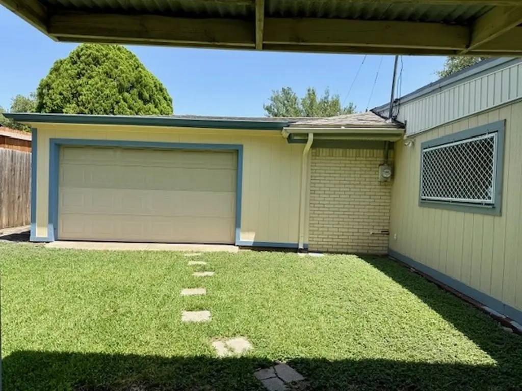 3820 Sagebrush Road Benbrook TX 76116
