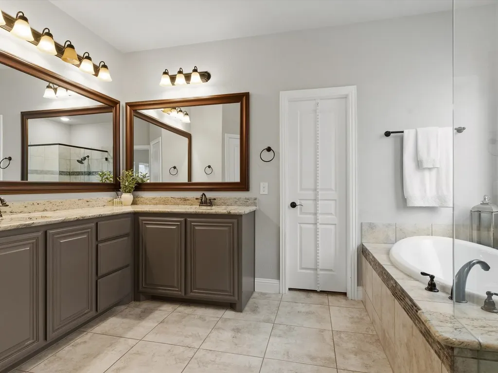 100 Griffith Court Euless TX 76039