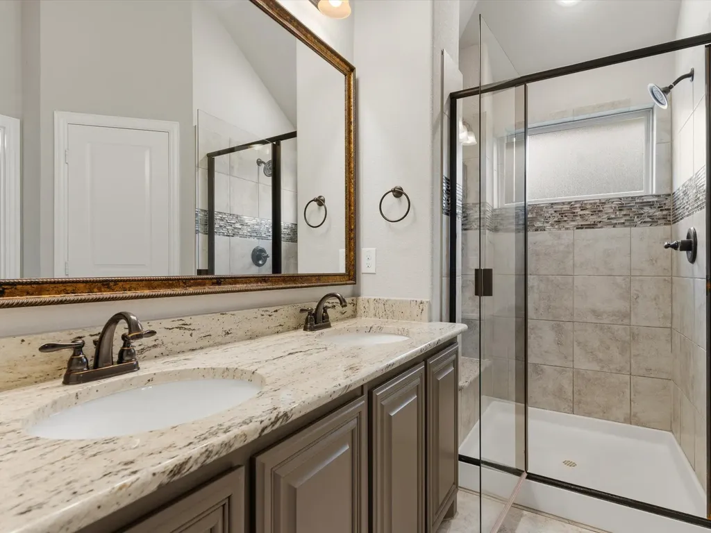 100 Griffith Court Euless TX 76039