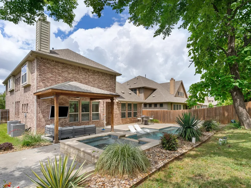 100 Griffith Court Euless TX 76039