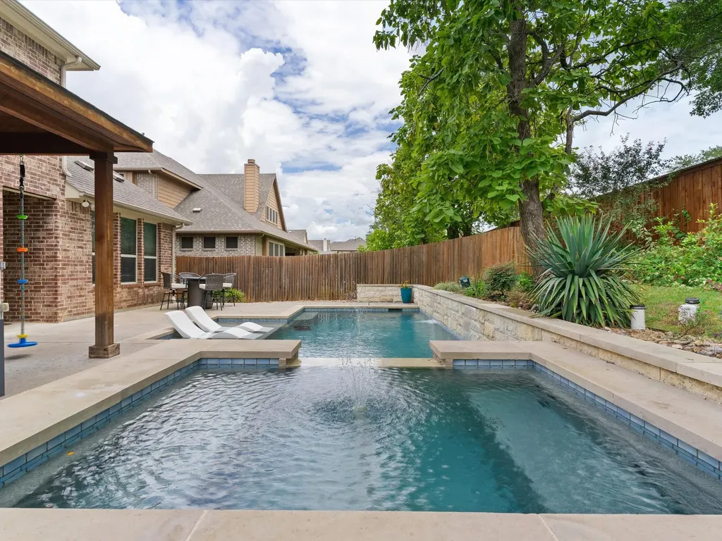100 Griffith Court Euless TX 76039