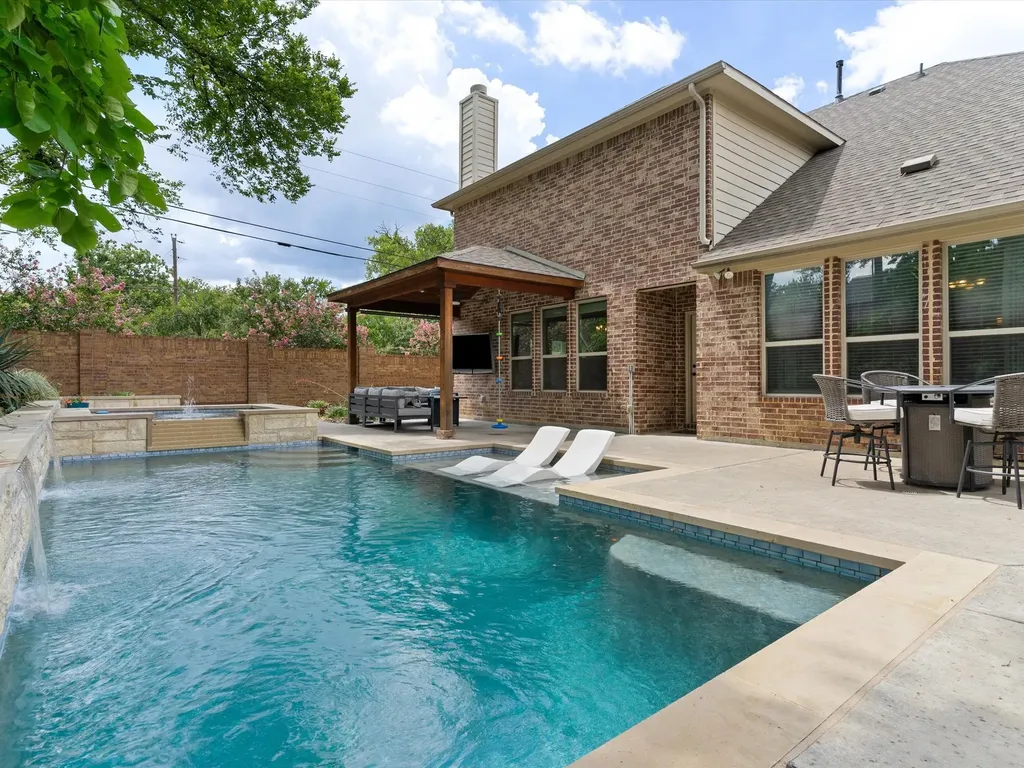 100 Griffith Court Euless TX 76039