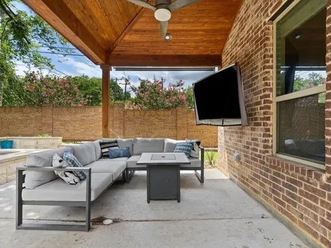 100 Griffith Court Euless TX 76039