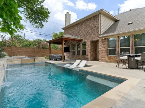 100 Griffith Court Euless TX 76039