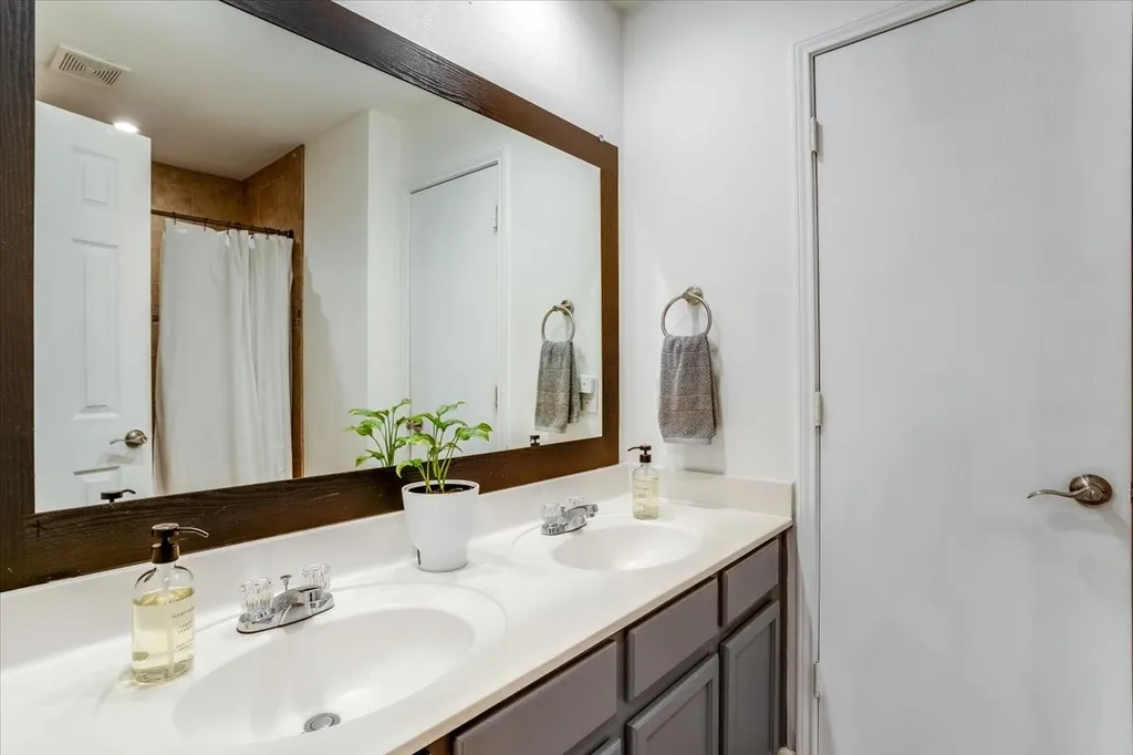 2612 Diver Court Fort Worth TX 76119