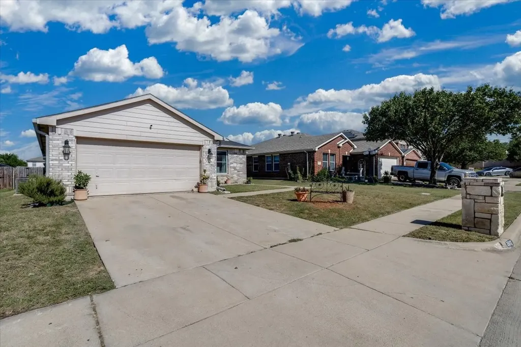2612 Diver Court Fort Worth TX 76119