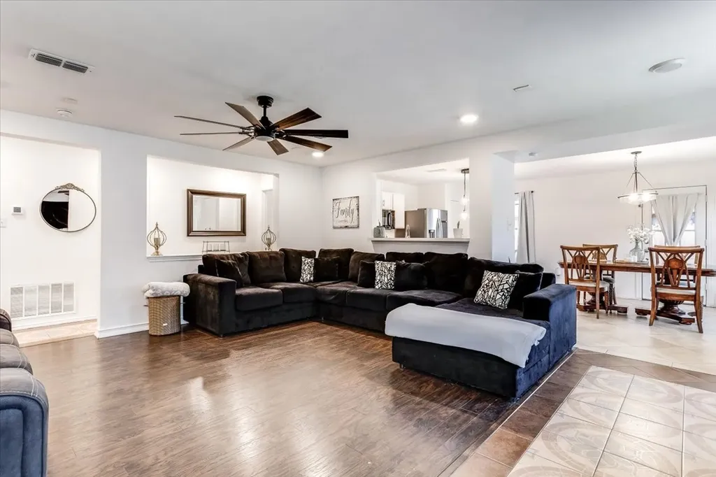 2612 Diver Court Fort Worth TX 76119