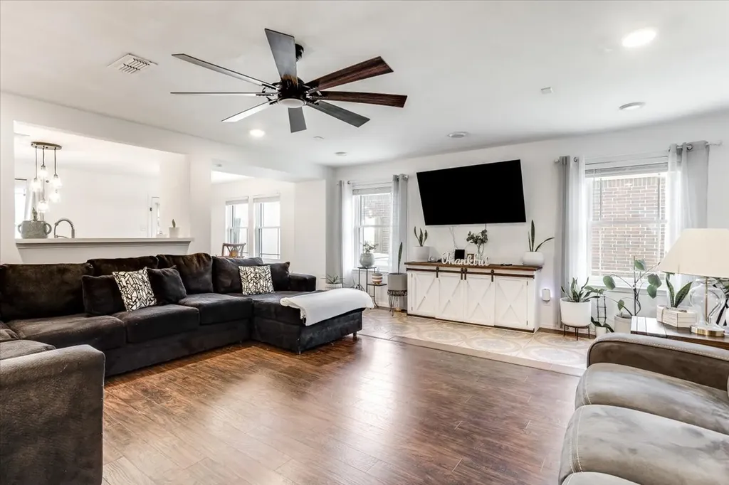 2612 Diver Court Fort Worth TX 76119