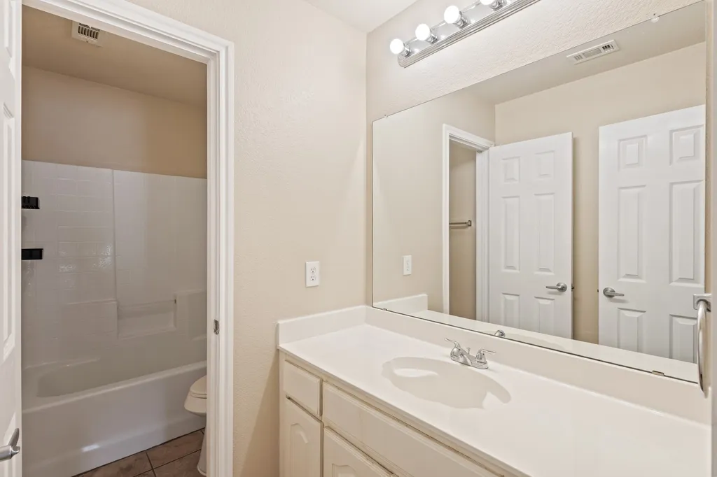 3203 Guadaloupe Grand Prairie TX 75054