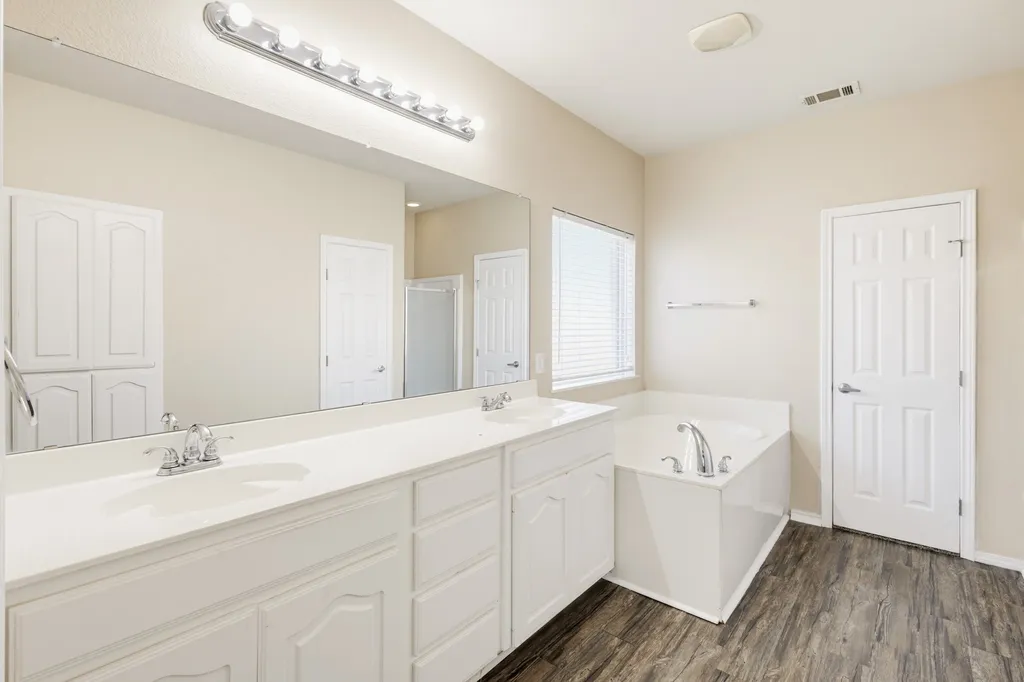 3203 Guadaloupe Grand Prairie TX 75054