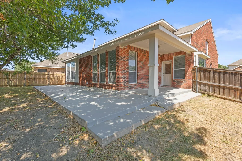 3203 Guadaloupe Grand Prairie TX 75054