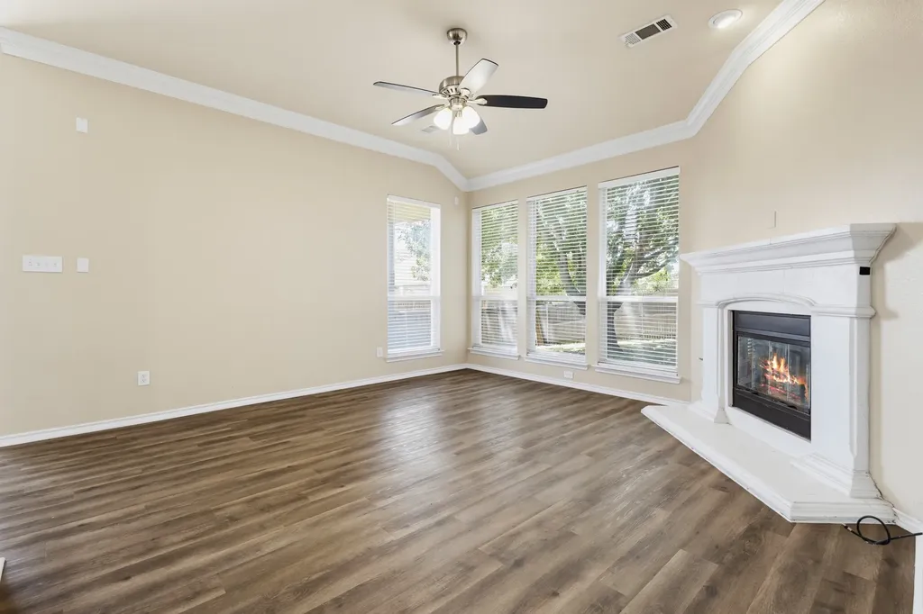 3203 Guadaloupe Grand Prairie TX 75054