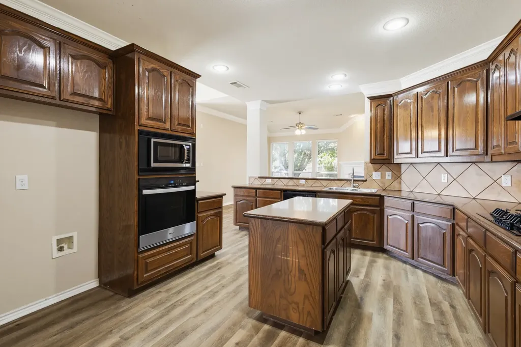 3203 Guadaloupe Grand Prairie TX 75054