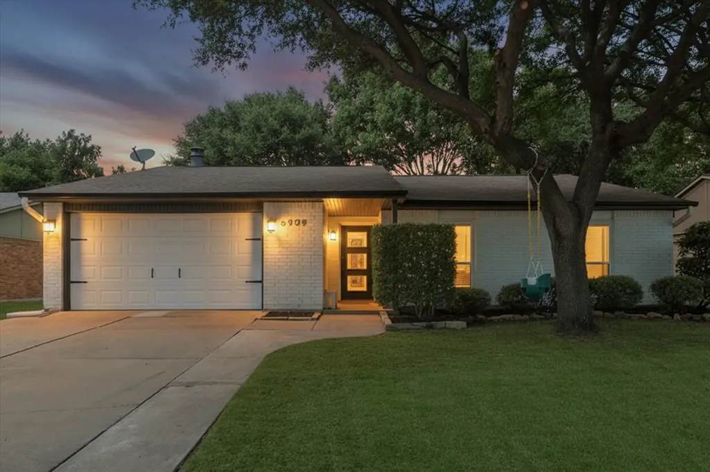6909 Arborbrook Drive North Richland Hills TX 76182