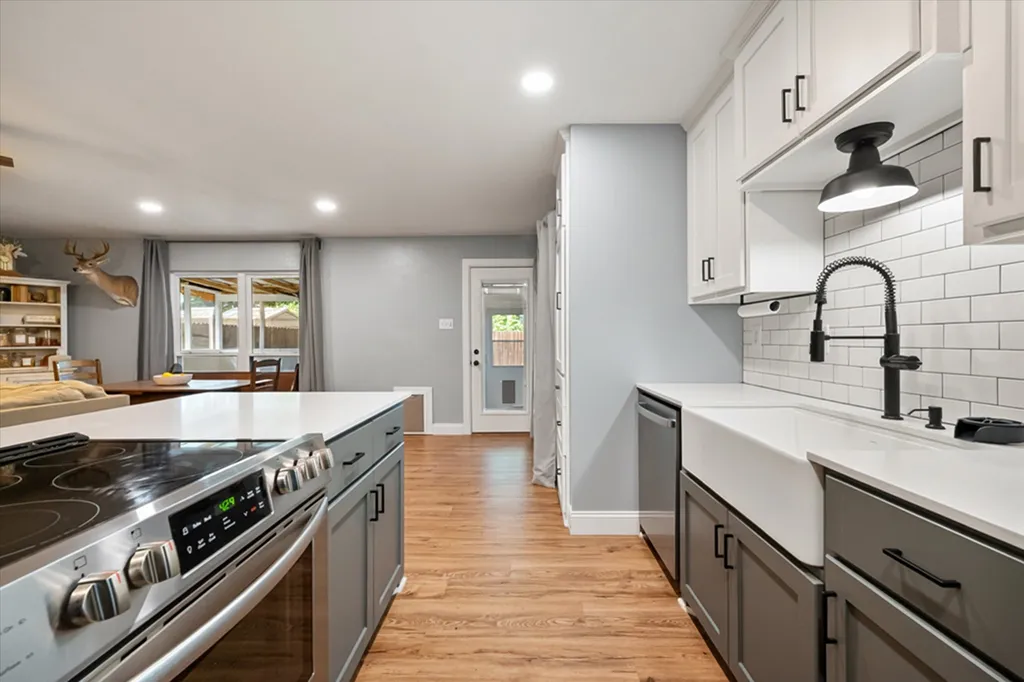 6909 Arborbrook Drive North Richland Hills TX 76182