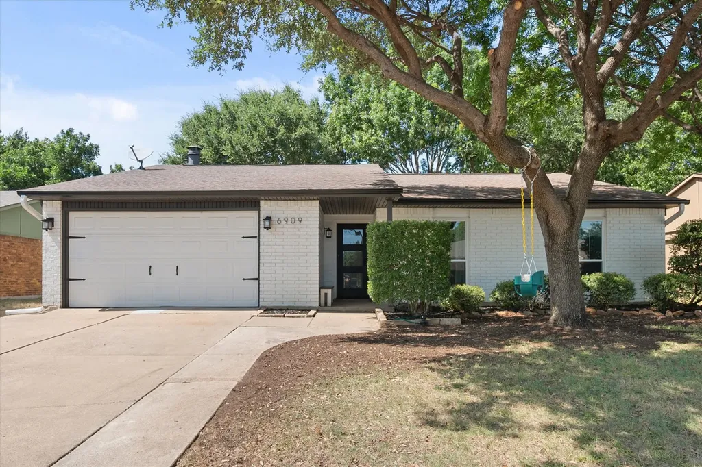 6909 Arborbrook Drive North Richland Hills TX 76182