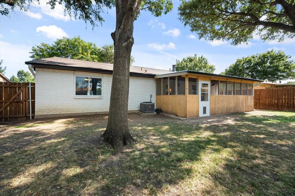 6909 Arborbrook Drive North Richland Hills TX 76182