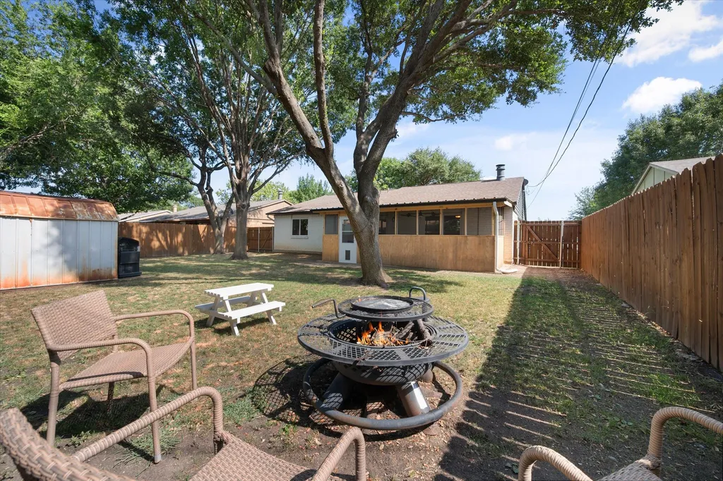 6909 Arborbrook Drive North Richland Hills TX 76182
