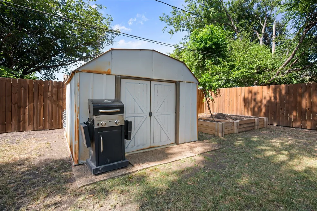 6909 Arborbrook Drive North Richland Hills TX 76182