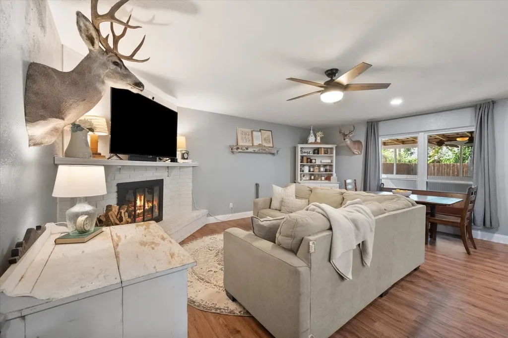 6909 Arborbrook Drive North Richland Hills TX 76182