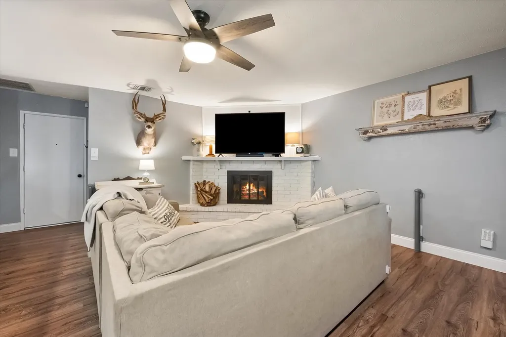 6909 Arborbrook Drive North Richland Hills TX 76182