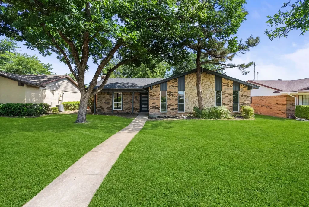2113 Vail Drive Garland TX 75044