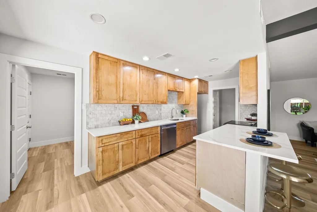 2113 Vail Drive Garland TX 75044