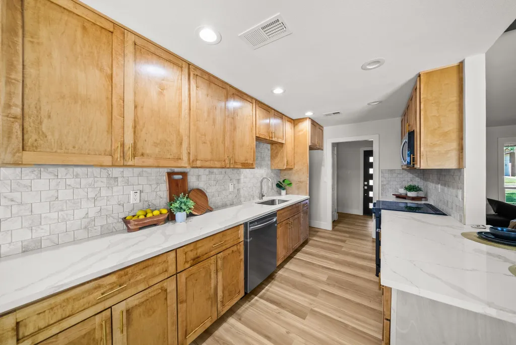 2113 Vail Drive Garland TX 75044