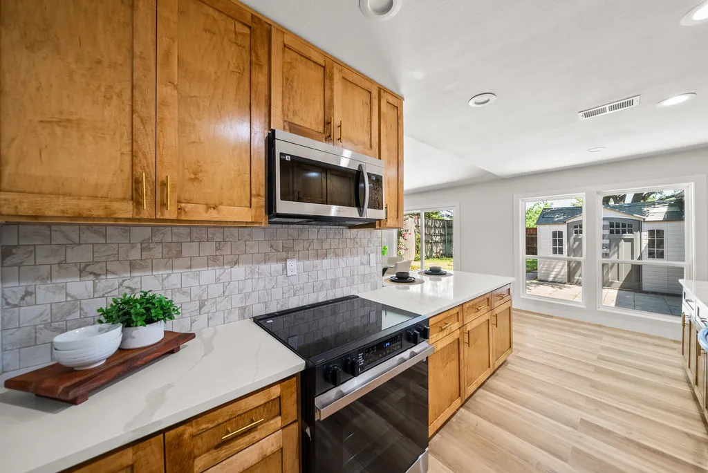2113 Vail Drive Garland TX 75044