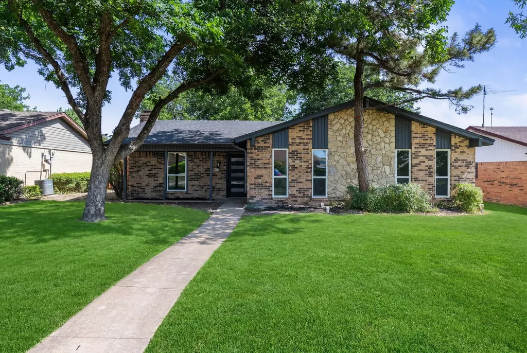 2113 Vail Drive Garland TX 75044
