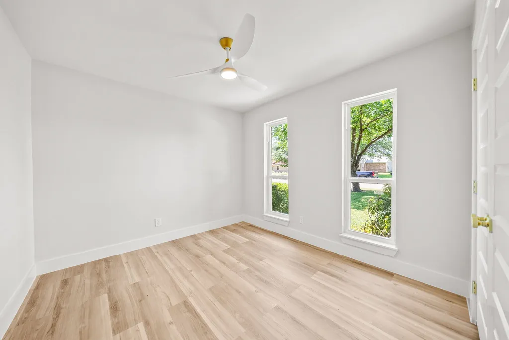 2113 Vail Drive Garland TX 75044