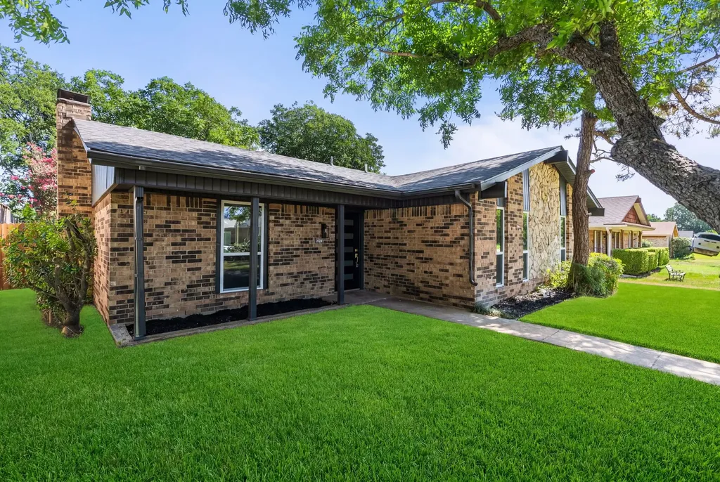 2113 Vail Drive Garland TX 75044