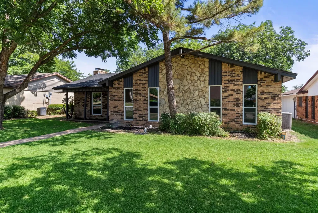 2113 Vail Drive Garland TX 75044
