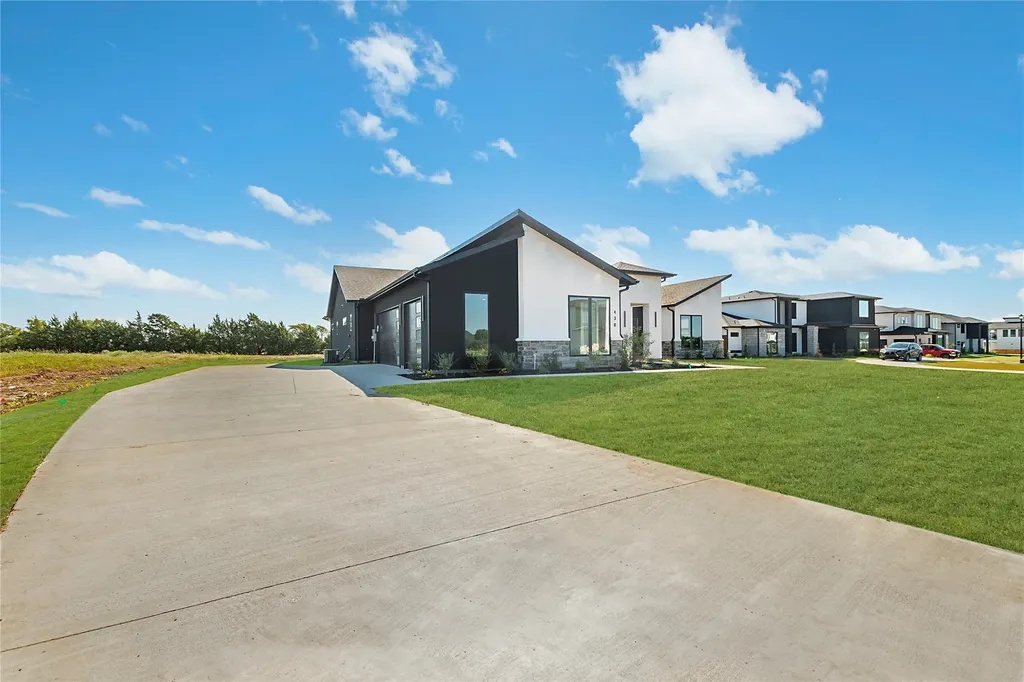 430 Whispering Way Red Oak TX 75154