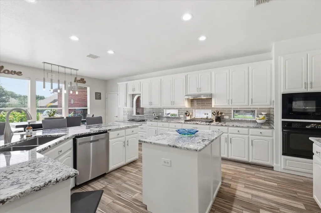 1121 Cogburn Court Shady Shores TX 76208