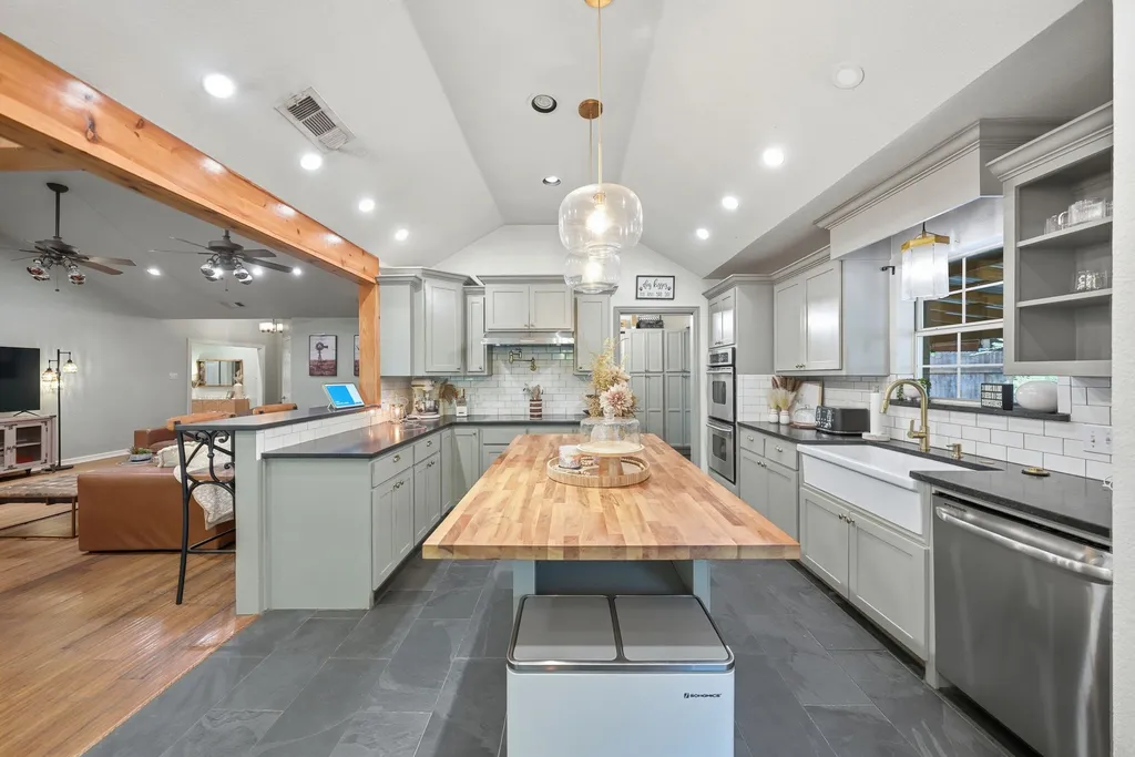 1872 Nokomis Road Lancaster TX 75146