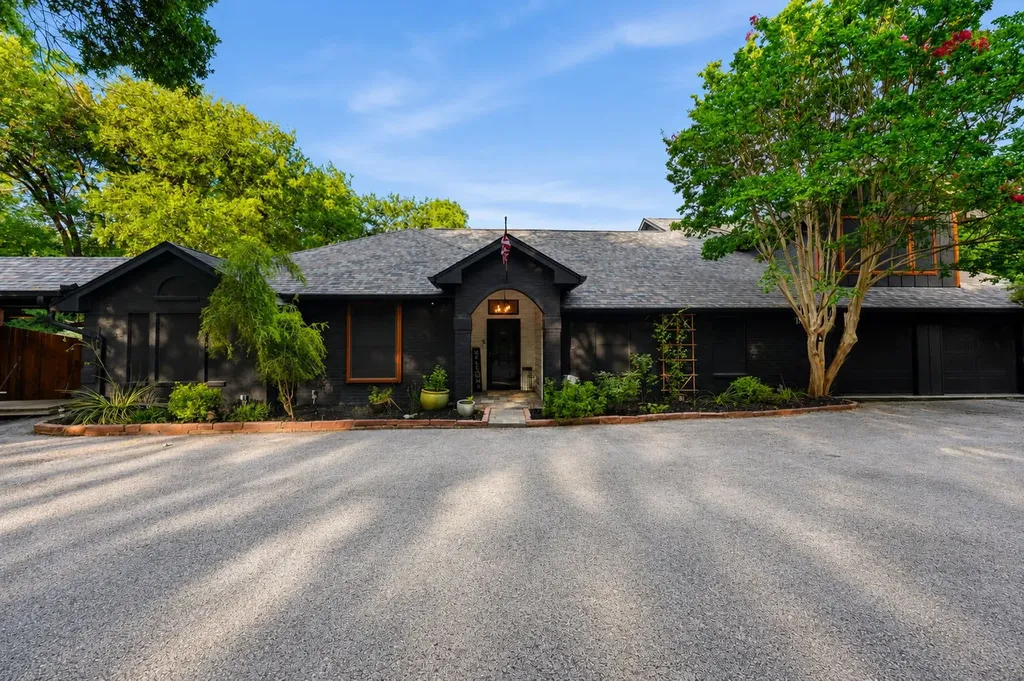 1872 Nokomis Road Lancaster TX 75146