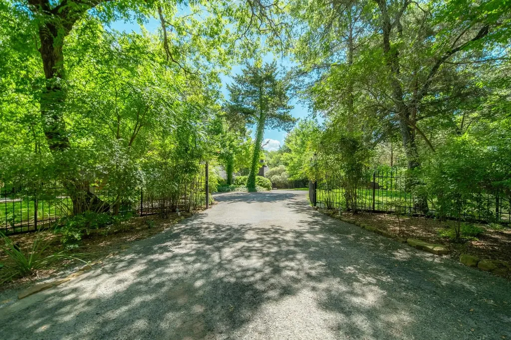 1872 Nokomis Road Lancaster TX 75146