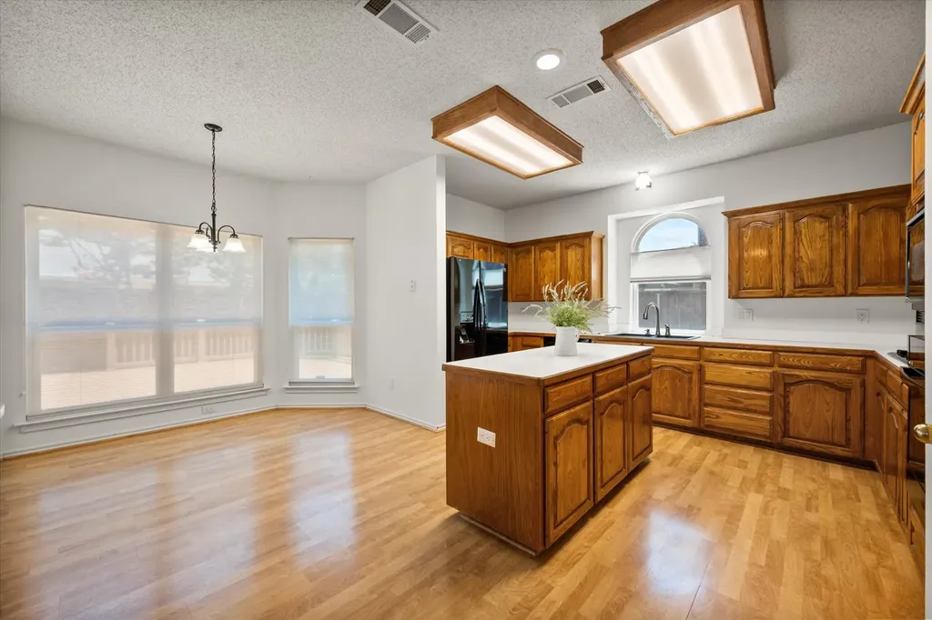 6505 Ashwood Drive Arlington TX 76016