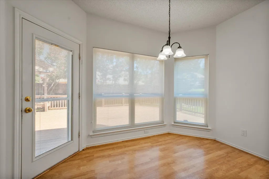 6505 Ashwood Drive Arlington TX 76016