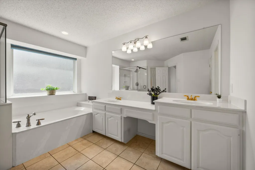 6505 Ashwood Drive Arlington TX 76016