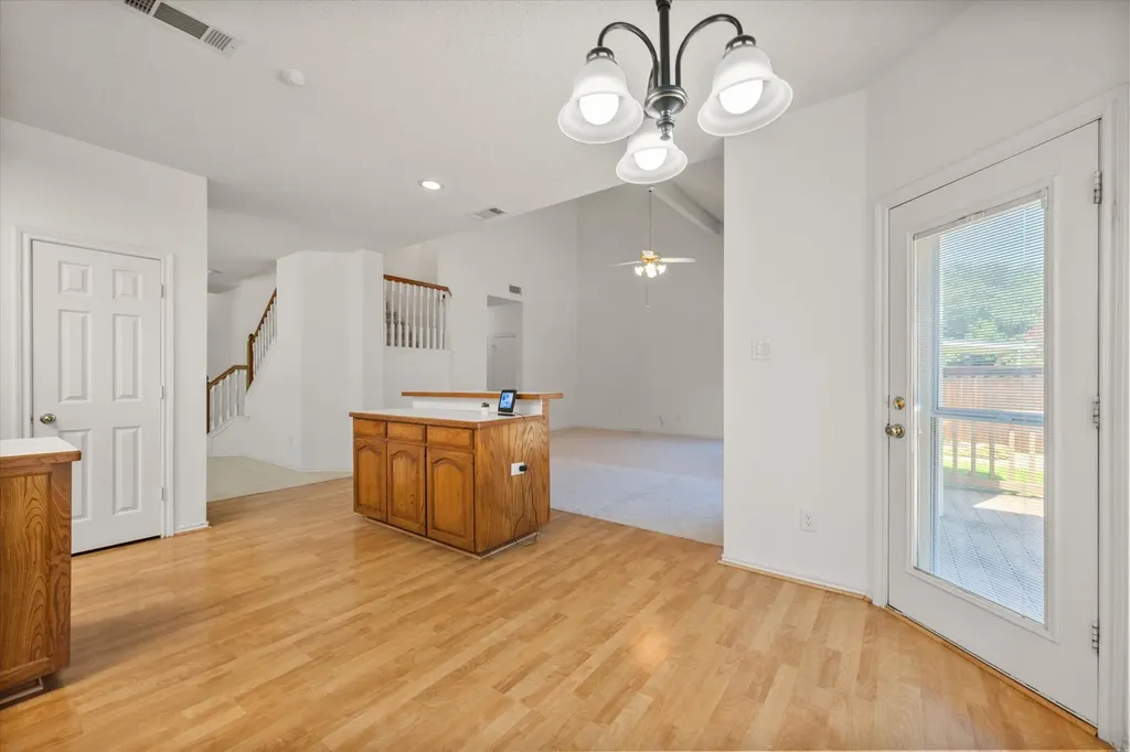6505 Ashwood Drive Arlington TX 76016