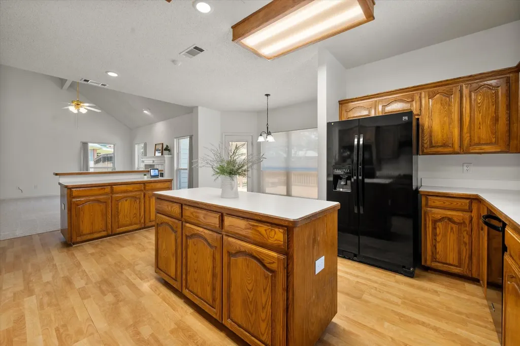 6505 Ashwood Drive Arlington TX 76016