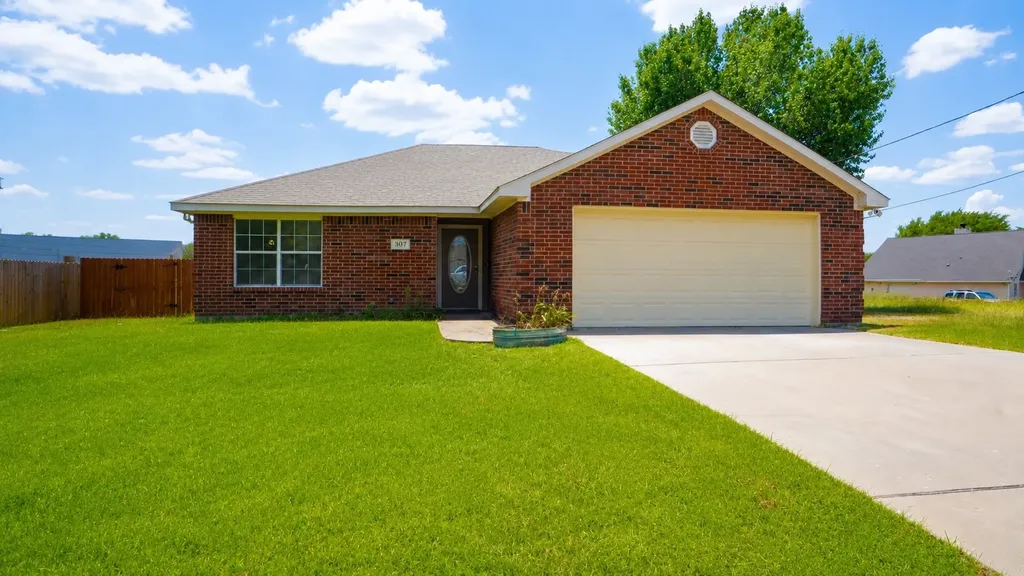 307 Coral Reef Street Gun Barrel City TX 75156