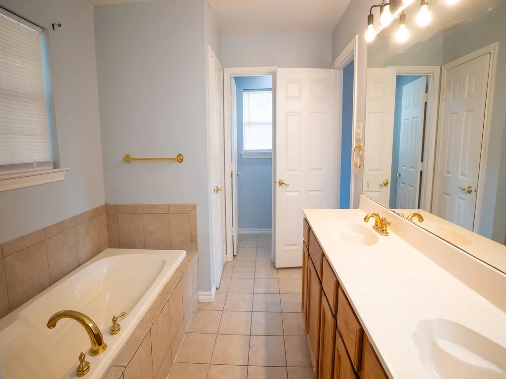 307 Coral Reef Street Gun Barrel City TX 75156