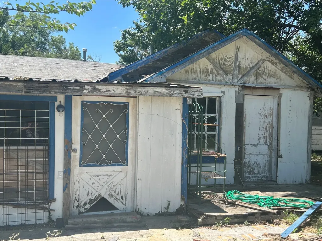 209, 203 W Church Street Olney TX 76374