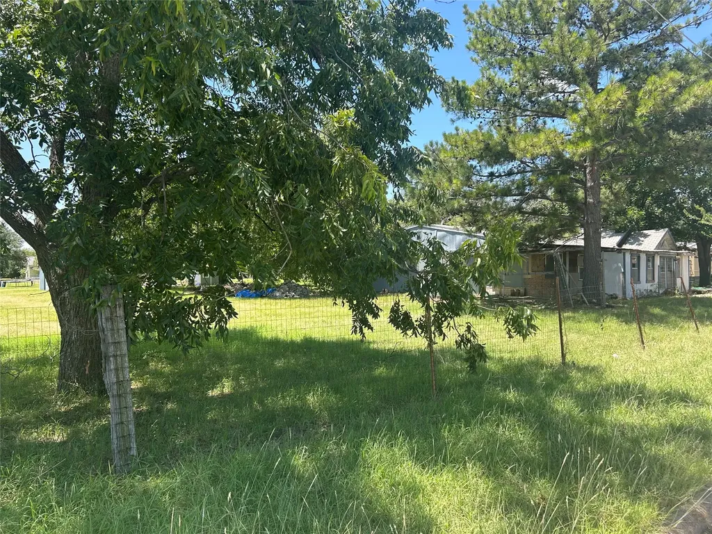 209, 203 W Church Street Olney TX 76374