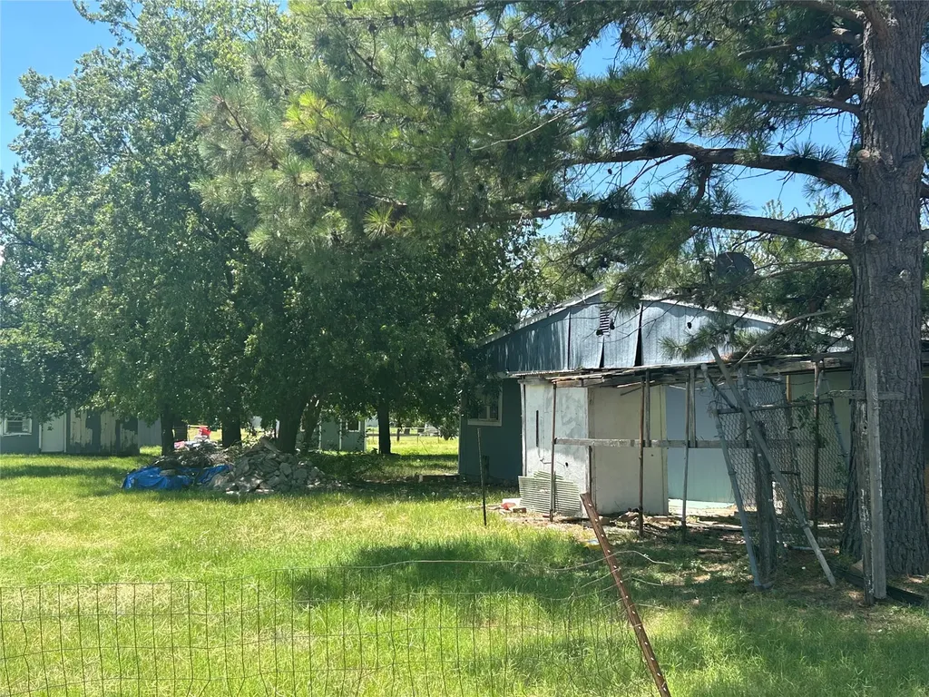 209, 203 W Church Street Olney TX 76374