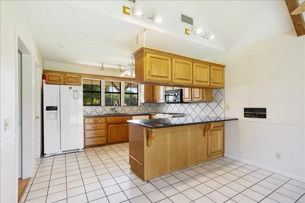 5393 State Highway 5 Van Alstyne TX 75495