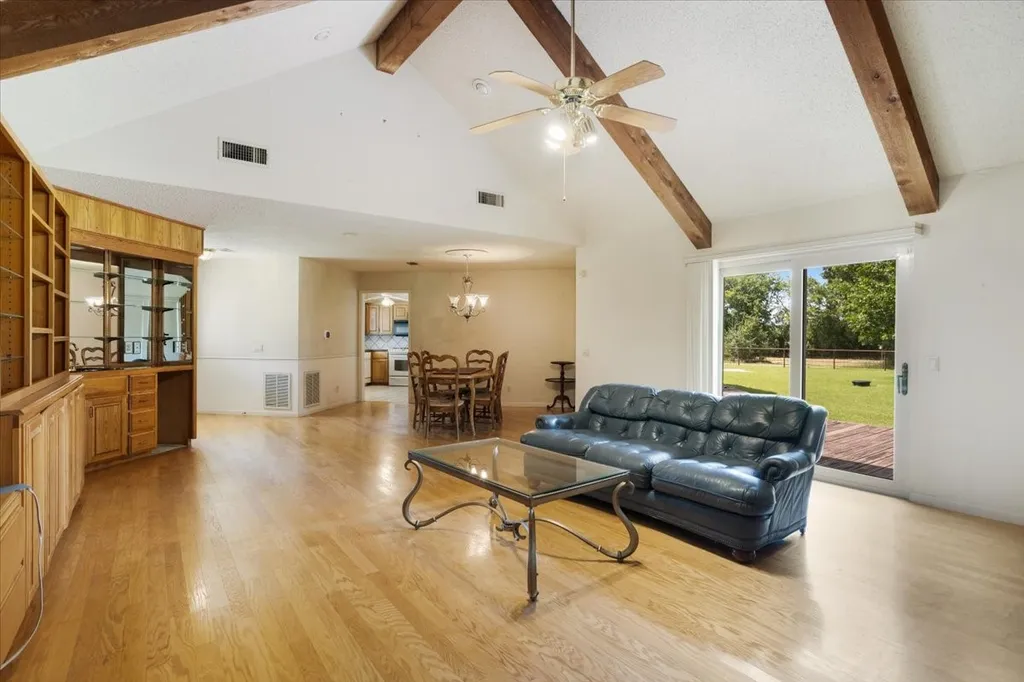 5393 State Highway 5 Van Alstyne TX 75495